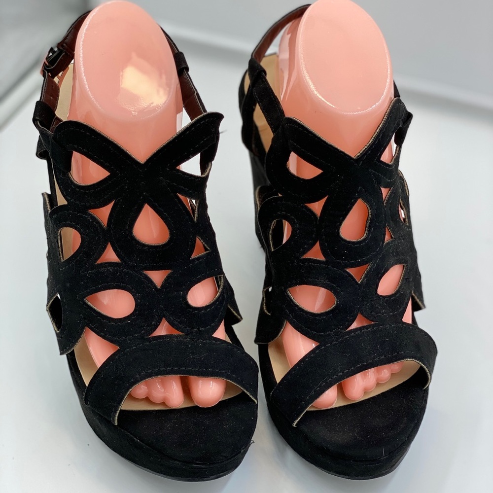 Torrid Black Scallop Platform Size 10